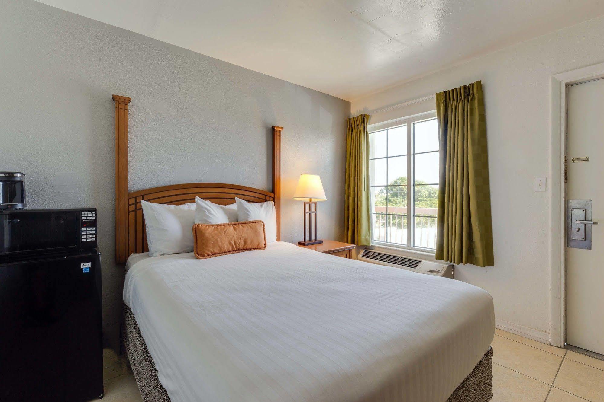 Pierview Hotel And Suites Fort Myers Beach Exterior foto
